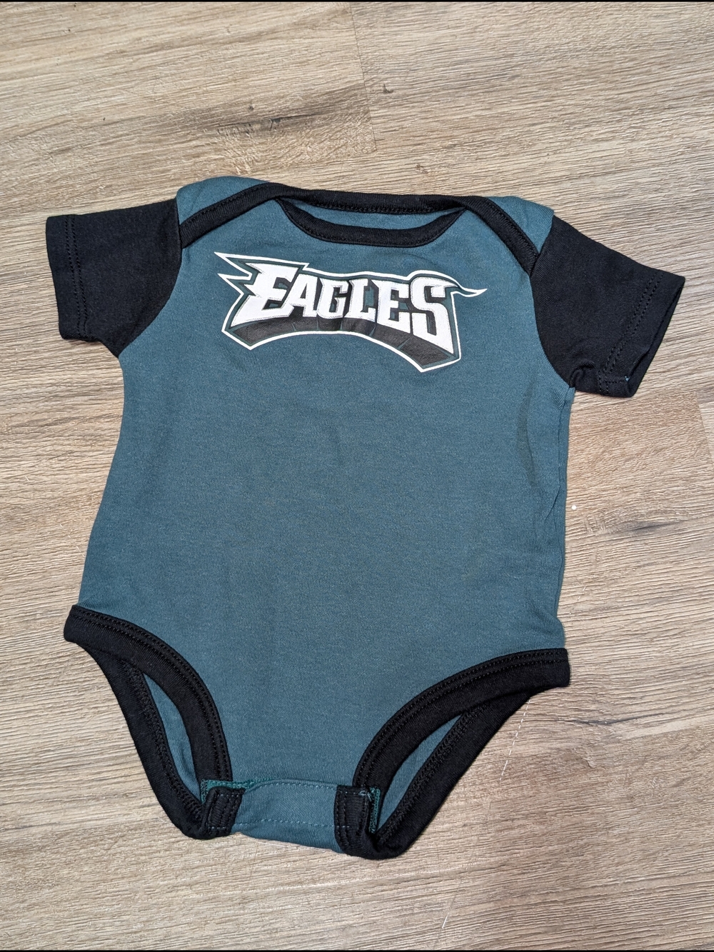 NFL Philadelphia Eagles 3-6M Infant Baby One-Piece Bodysuit Short Slv Black Trim